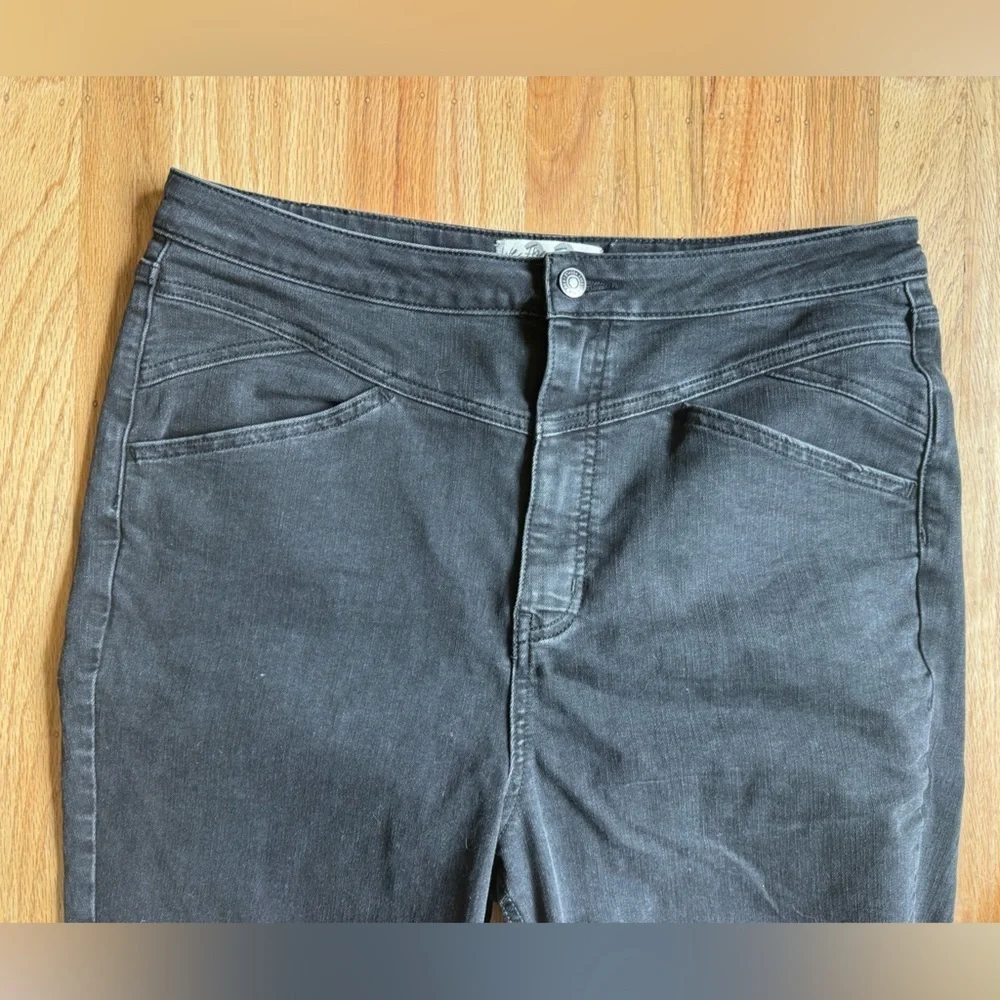 We The Free Black Jeans Curvy Size 32‎